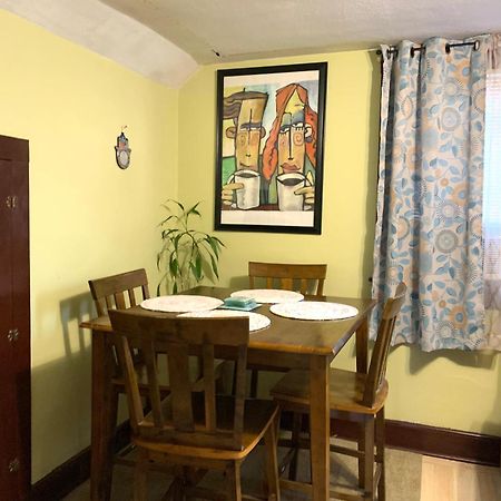 Cozy 2Nd Floor Apartment With Private Entrance Chicopee Esterno foto